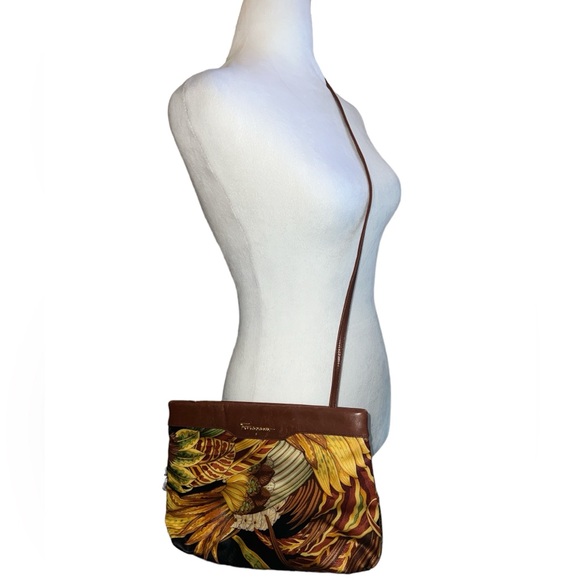 📍Vintage Salvatore Ferragamo Jungle Print / Crossbody Excellent condition - Picture 2 of 5